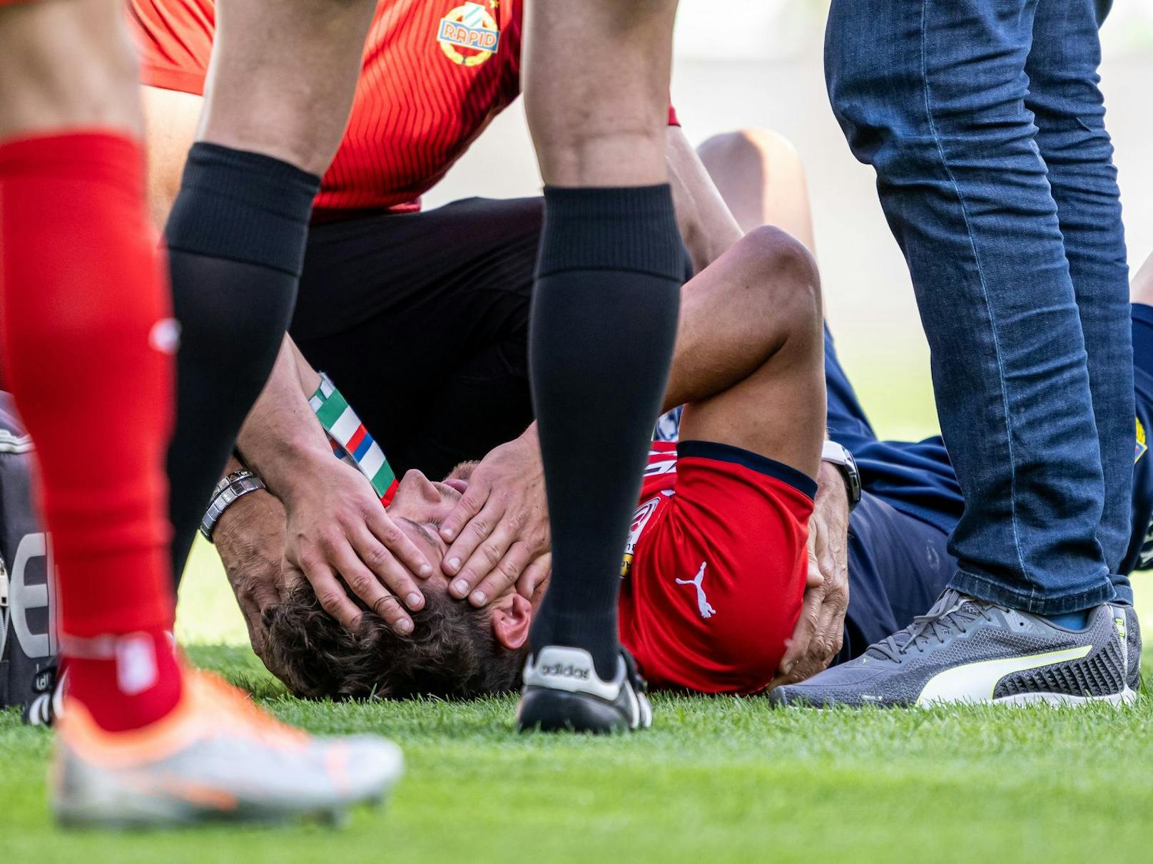 Maxi Hoffmann verletzt sich im Play-off schwer.