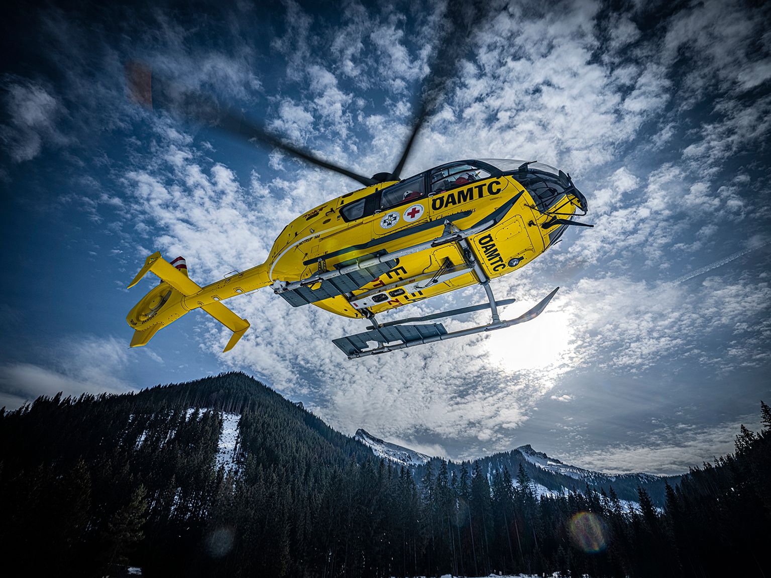 Der ÖAMTC-Rettungshubschrauber Christopherus 14 brachte den Buben ins Spital (Symbolbild)