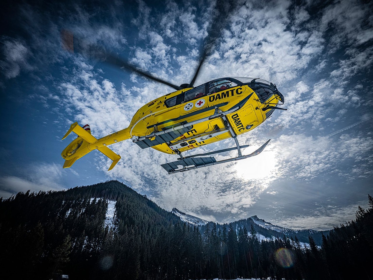 Heute.at - Lebloser 4-Jähriger von Bademeister reanimiert