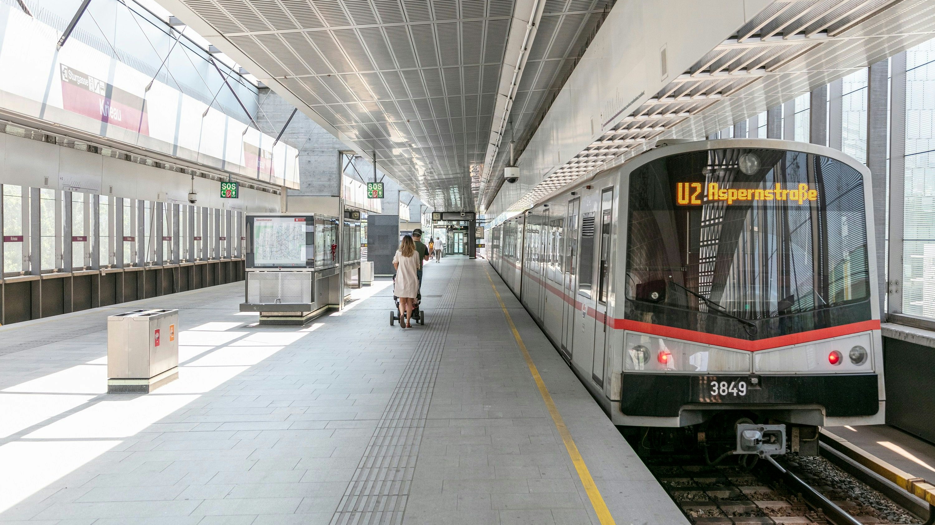 Die Linie U2 in der Station Krieau Fahrtrichtung Aspernstraße