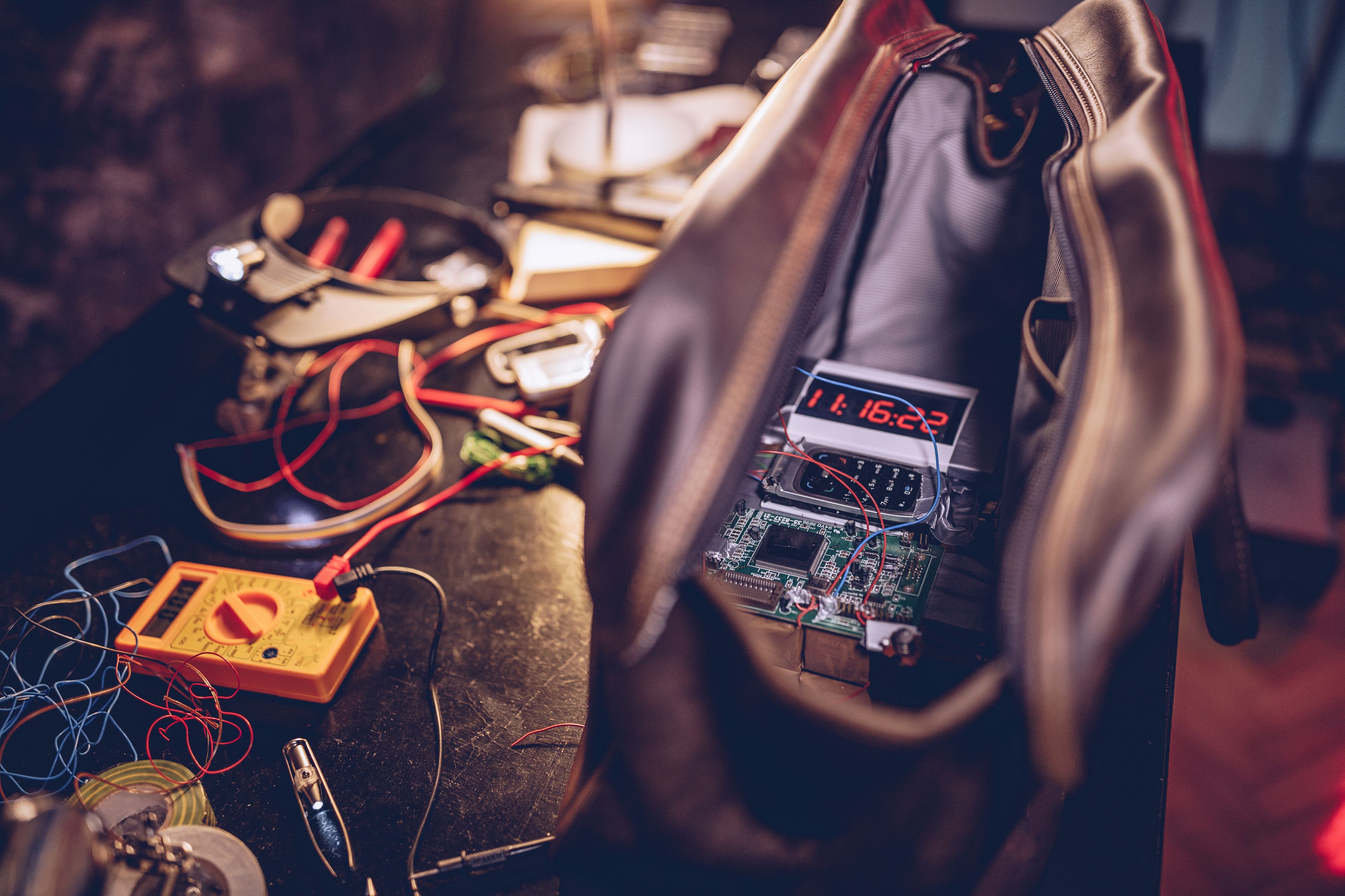 Laut EU-Kommission bestehe die Gefahr, dass etwa radioaktives Material aus z.B. ukrainischen Kliniken gestohlen und für sogenannte schmutzige Bomben verwendet werden könnte.