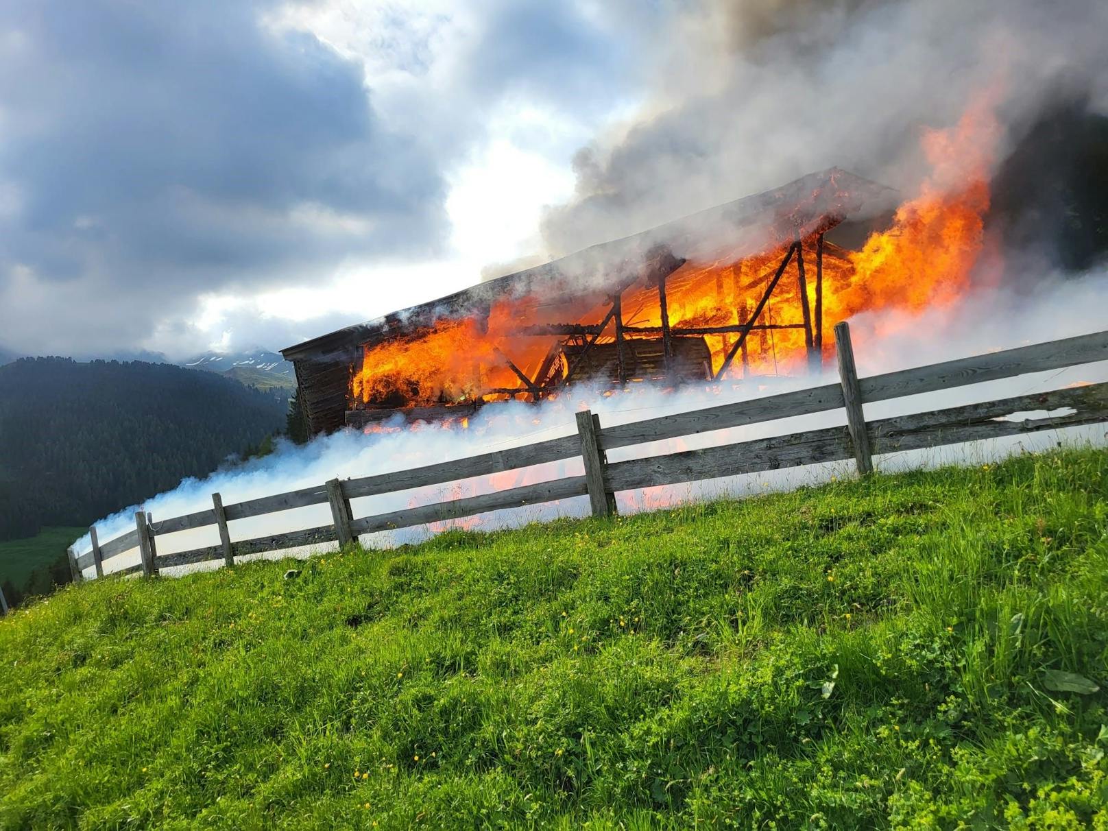 ... ist Samstagfrüh aus noch ungeklärter Ursache Feuer ausgebrochen.