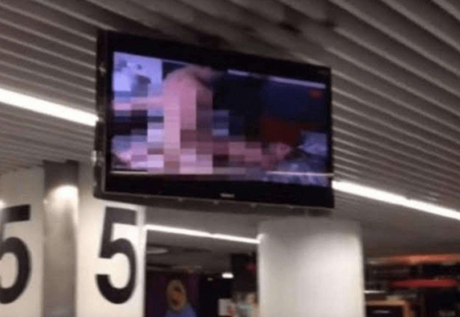 Flughafen spielt Hardcore-Pornos – Passagiere entsetzt