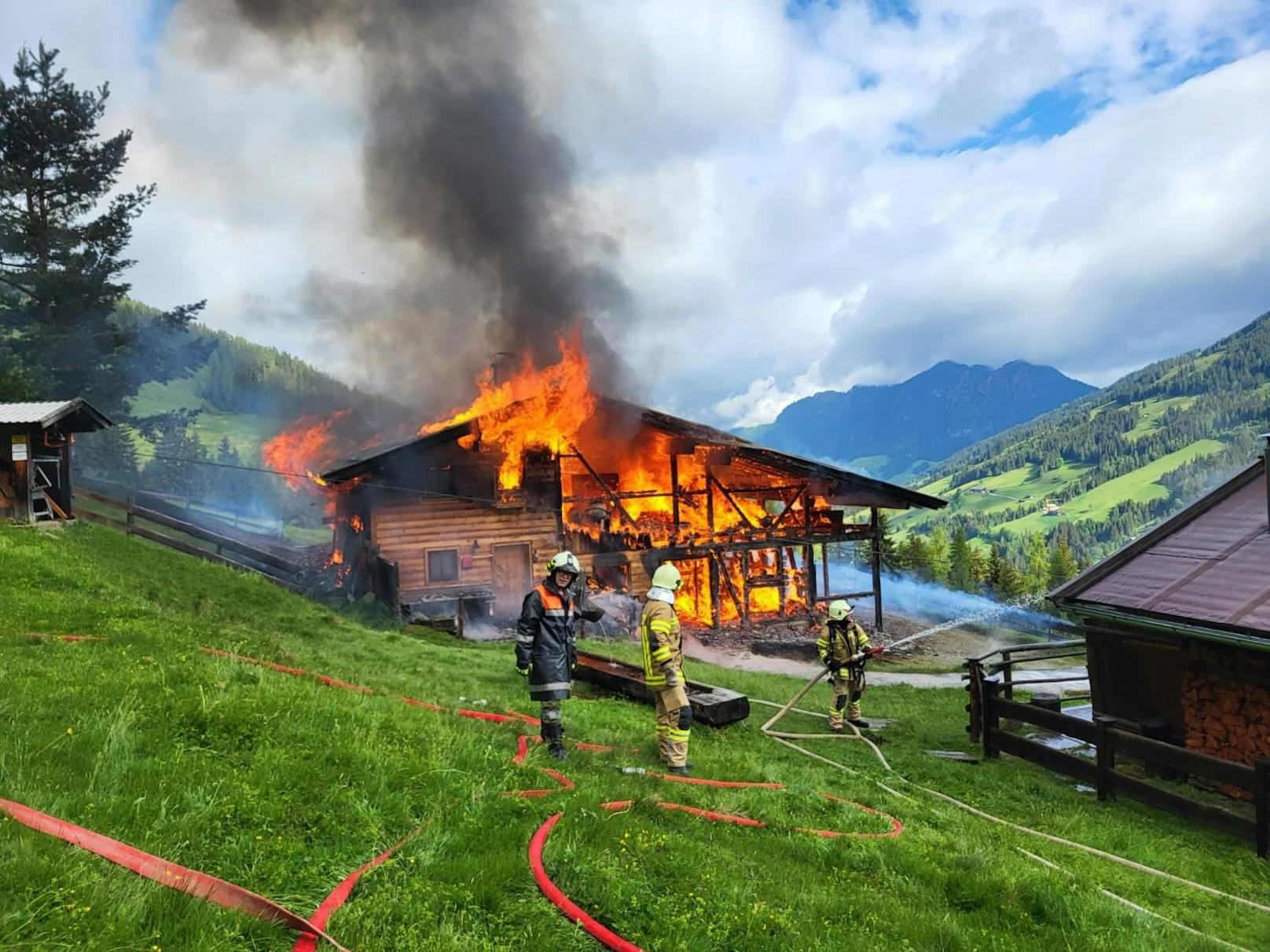 Auf der auf 1.400 Metern gelegenen Ebnetalm im Alpbachtal (Bezirk Kufstein)...