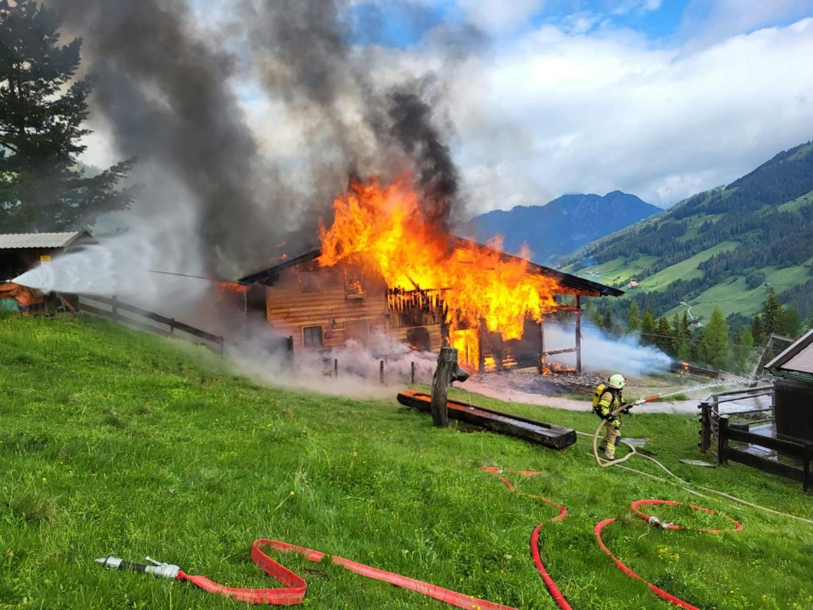 Die Einsatzkräfte konnten die Situation schließlich unter Kontrolle bringen.