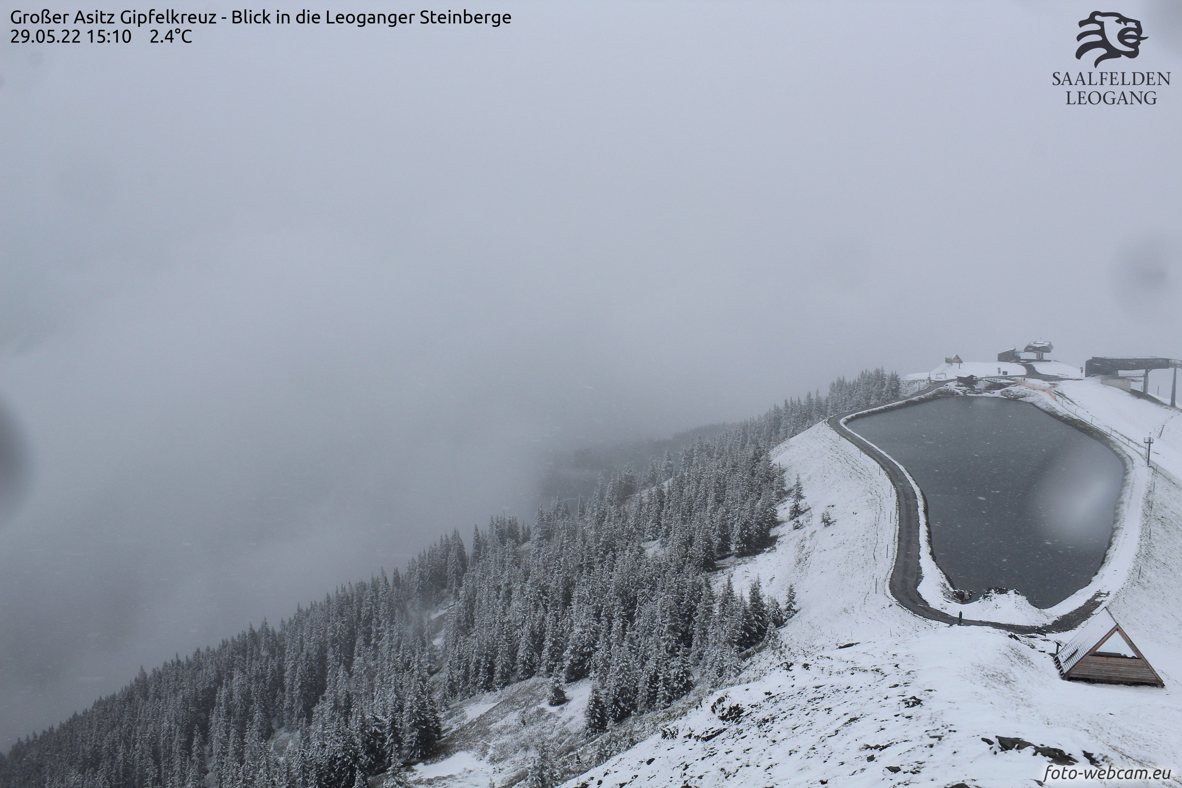 Großer Asitz bei Saalfelden, Salzburg. Blick vom Gipfelkreuz in die Leoganger Steinberge.
