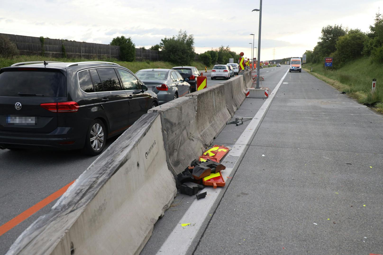 Auf der A1 kam es zu einem Überschlag nach einem Sekundenschlaf.