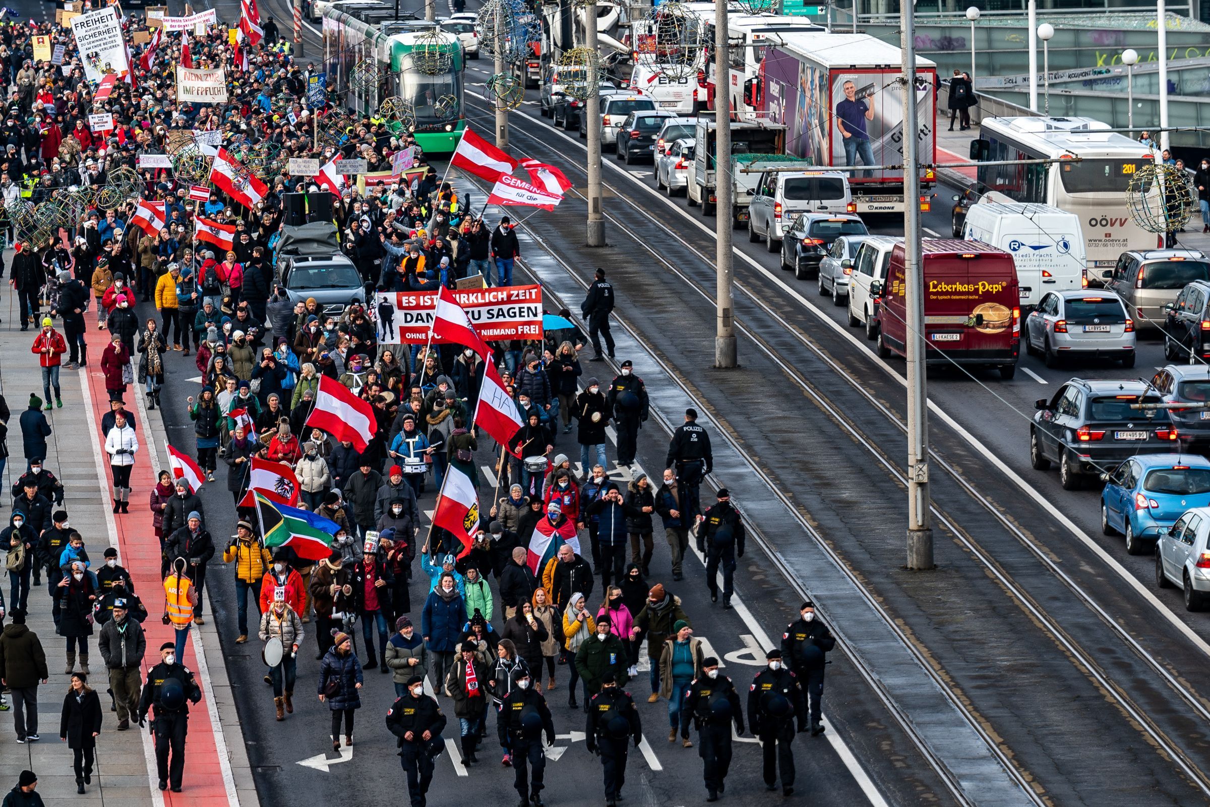 Corona-Demo mit Teilnehmern in Linz