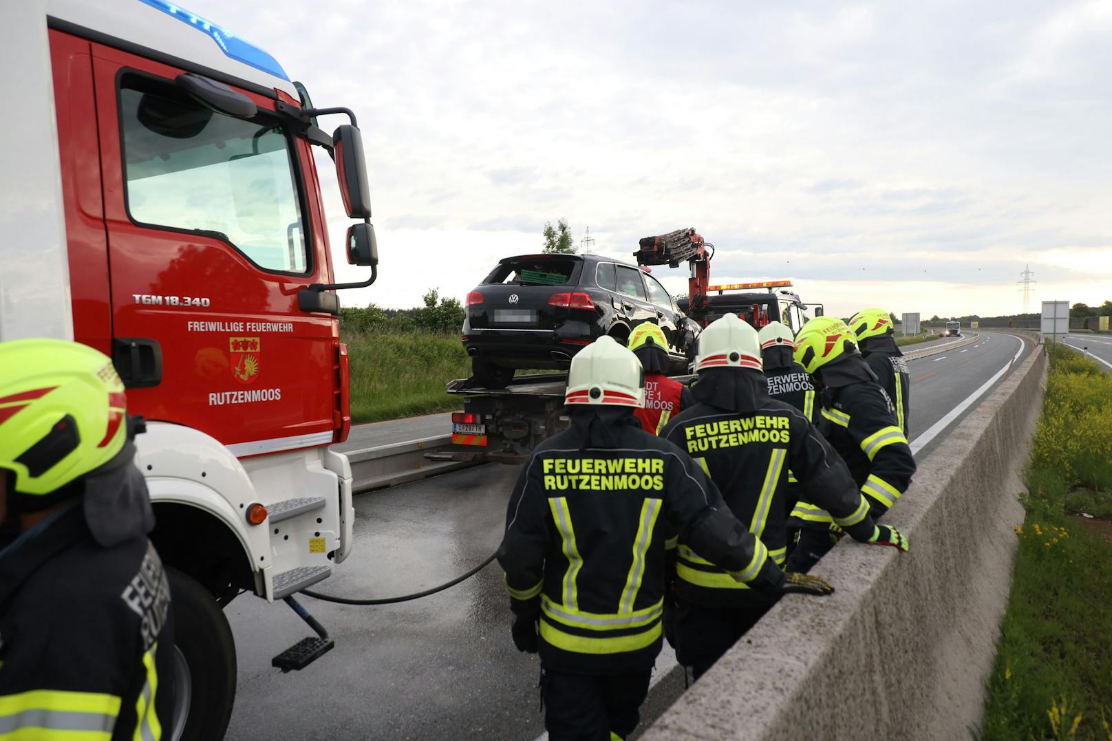 Auf der A1 kam es zu einem Überschlag nach einem Sekundenschlaf.