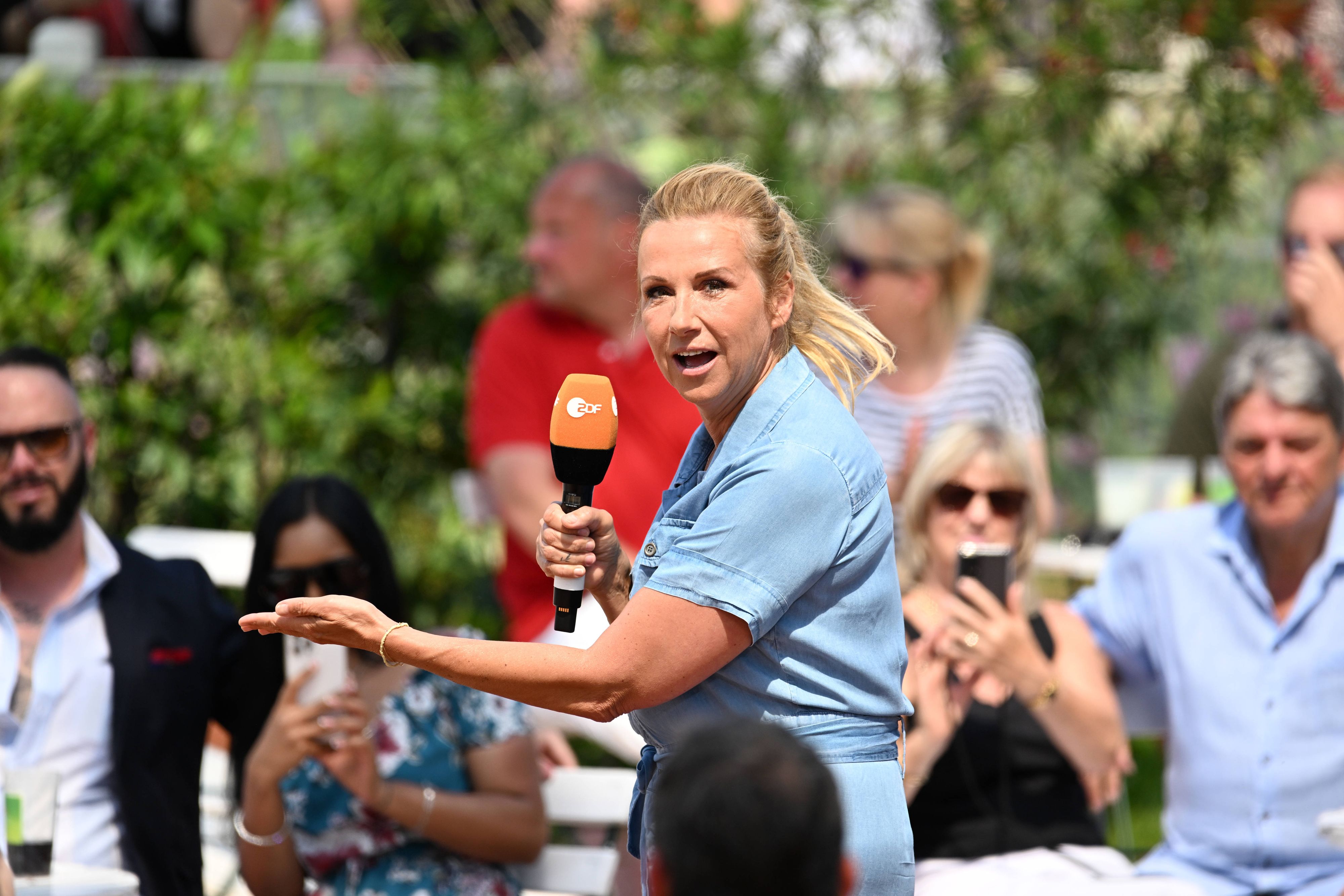 Andrea Kiewel tritt hier und da in Fettnäpfchen.