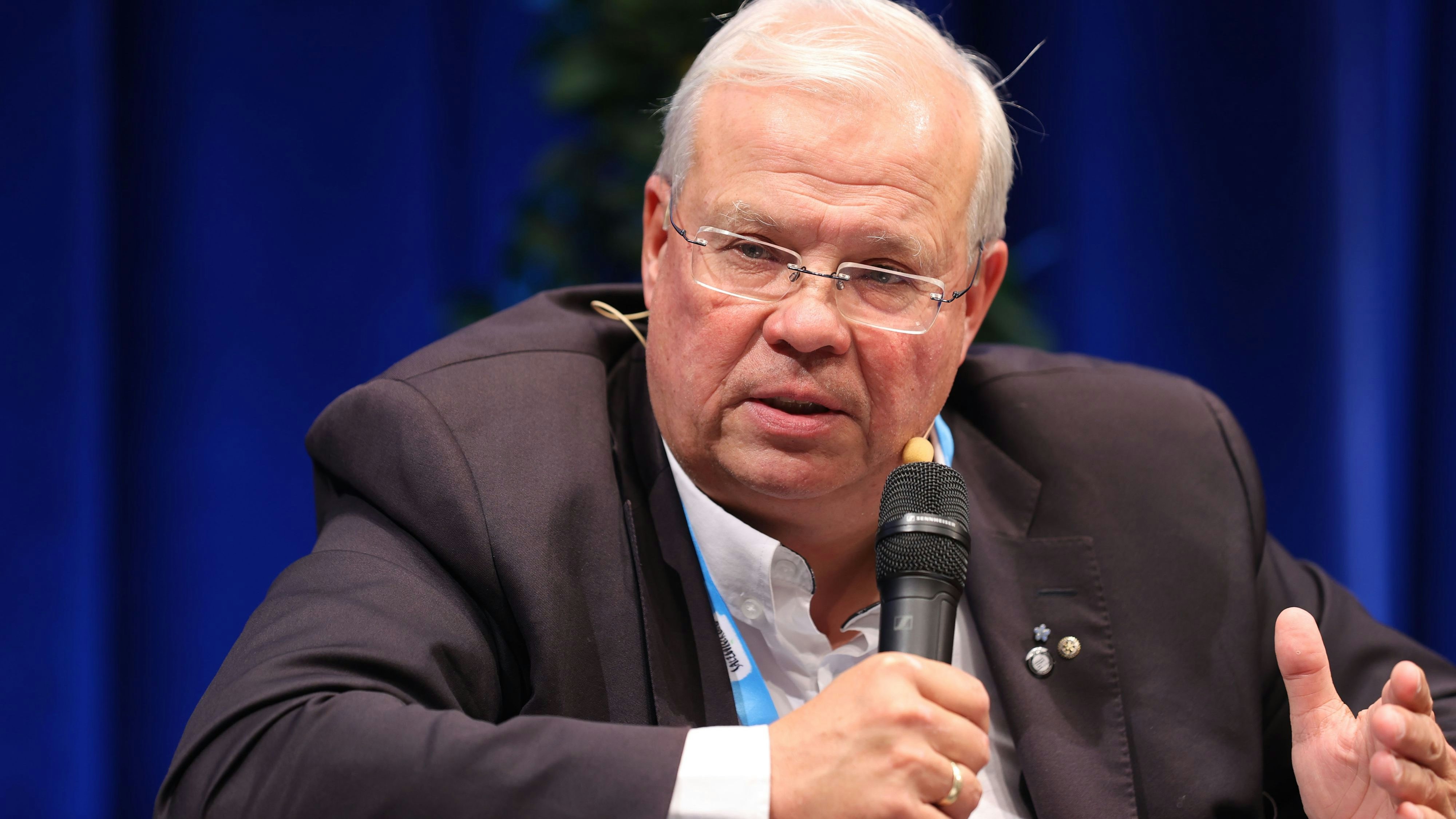  ORF-Korrespondent Christian Wehrschütz bei einer Podiumsdiskussion in Salzburg 2021.
