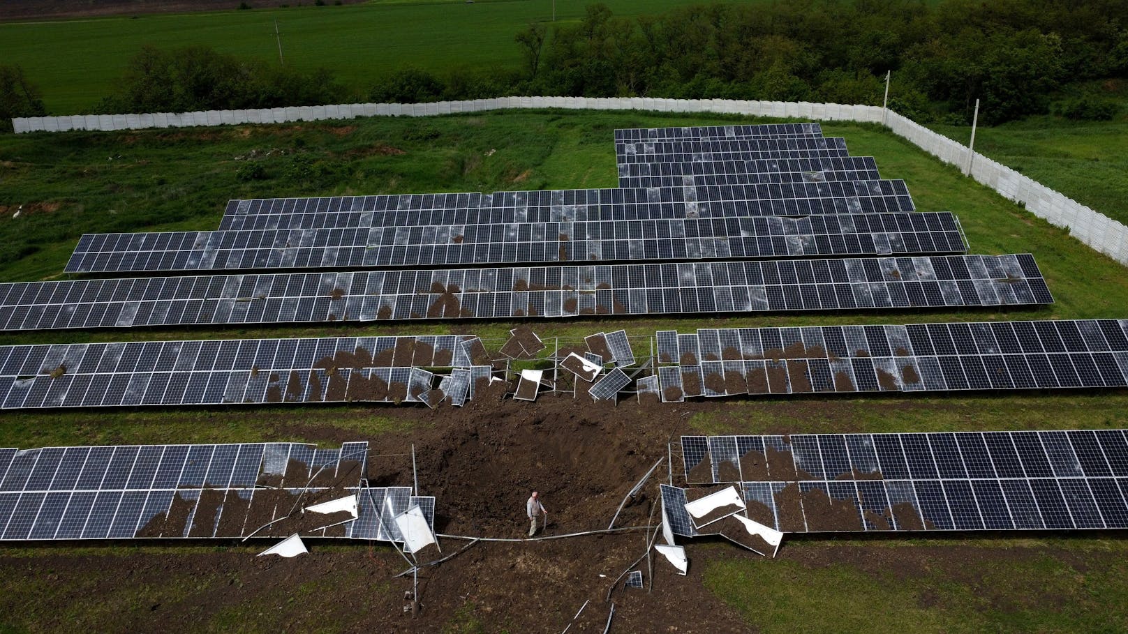Zerstörter Solarpark in&nbsp;Merefa, einer Umlandgemeinde von Charkiw.