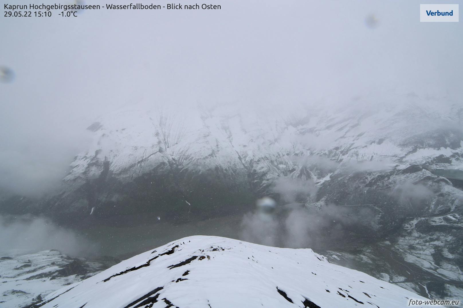 Schneefall auch bei den Kaprun Hochgebirgsstauseen. Der Ausblick am 29. Mai und...