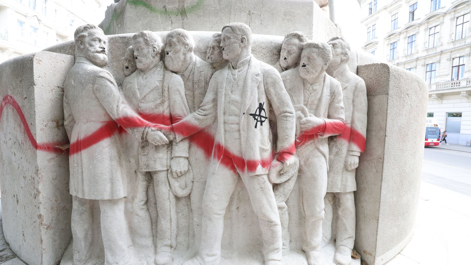 Das Lueger-Denkmal in der Wiener Innenstadt wurde wiederholt zum Ziel einer Protestaktion.