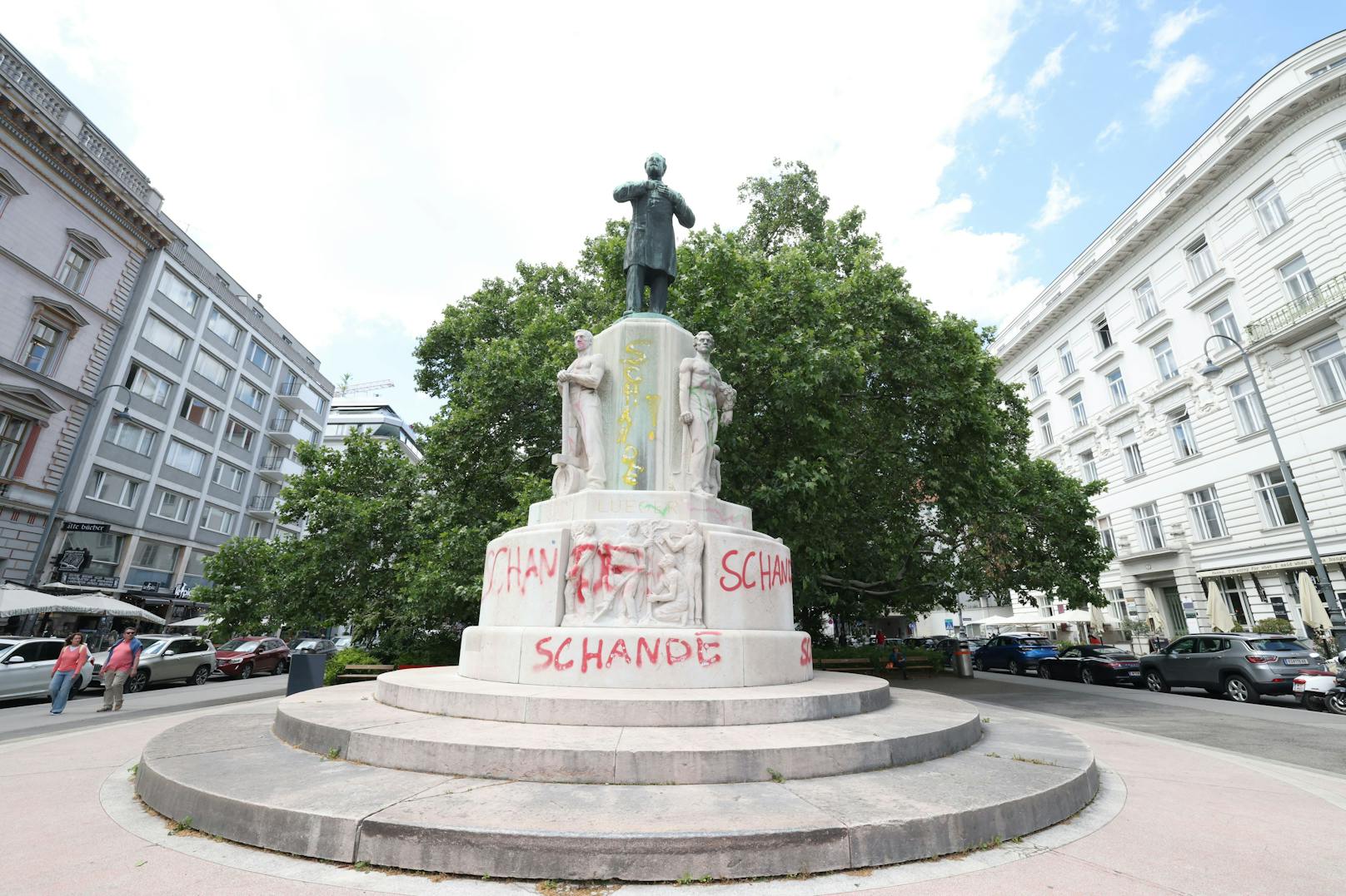 Umstrittenes Wiener Denkmal erneut mit Farbe beschmiert