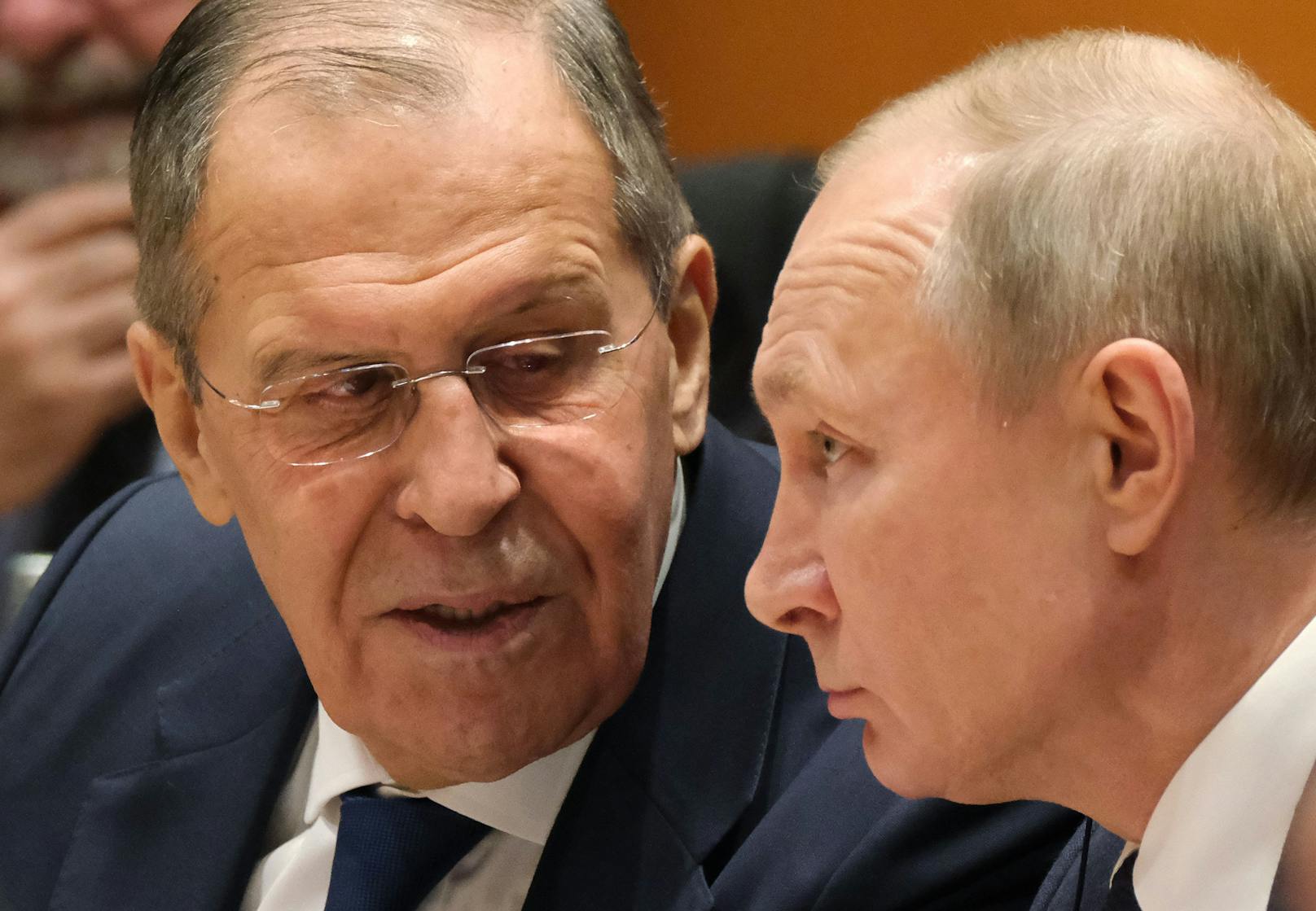 Dicke Freunde: Russlands Außenminister Sergej Lawrow und Präsident Wladimir Putin.&nbsp;