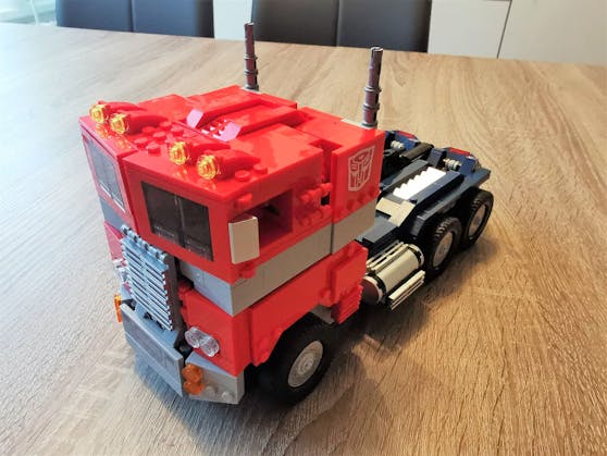 LEGO Optimus Prime în test: Nu este atât de ușor să transformi cu adevărat transformatorul!