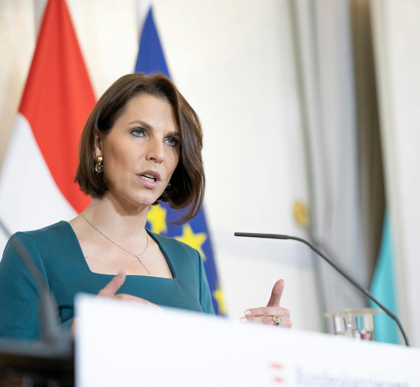 Verfassungsministerin Karoline Edtstadler verteidigte am Montag die aktuellen Regeln bei der Staatsbürgerschaft.