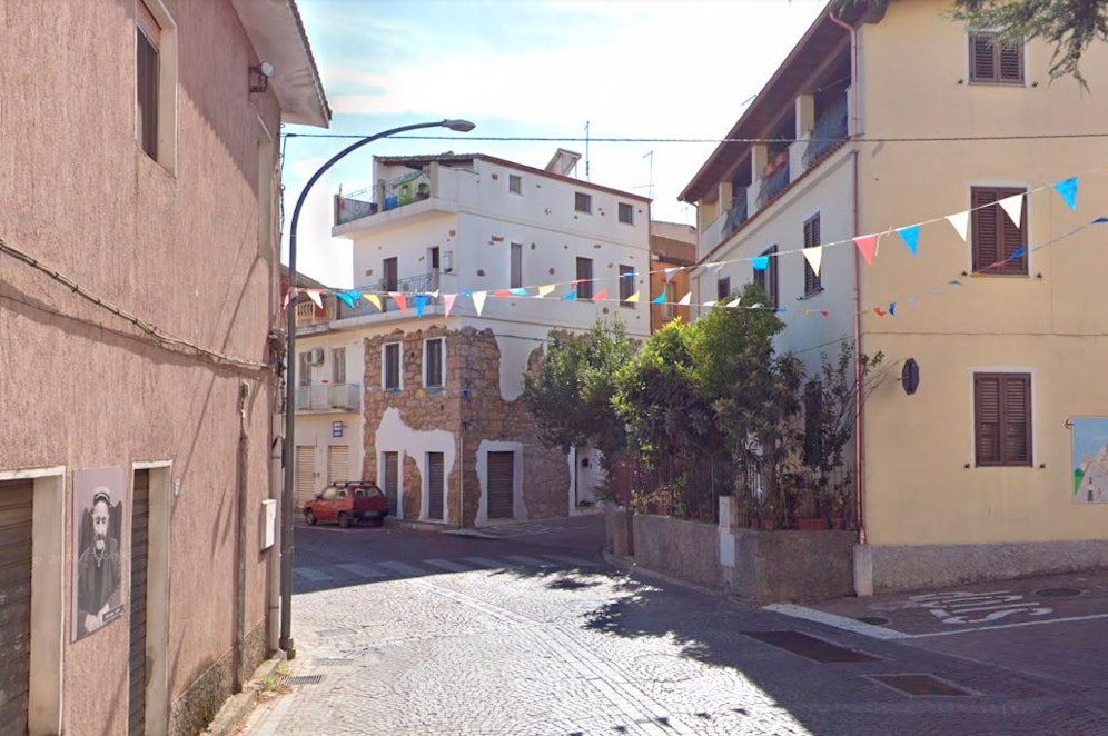 Blick in die Gassen von Perdasdefogu, Sardinien.