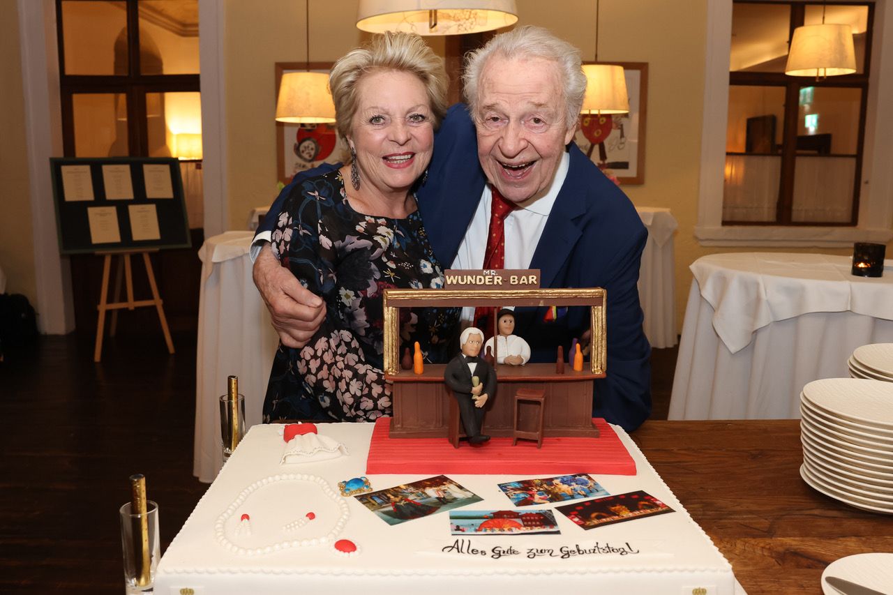 "Mausi" Ingeborg und Harald Serafin hatten allen Grund zu feiern. 