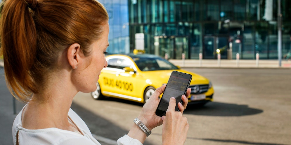Mit der Taxi 40100-APP schnell zu deinem Taxi!
