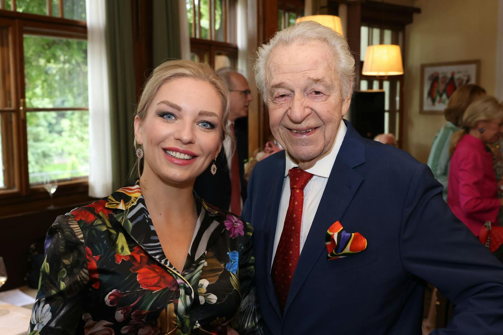 Star-Geigerin Lidia Baich gratulierte Harald Serafin 