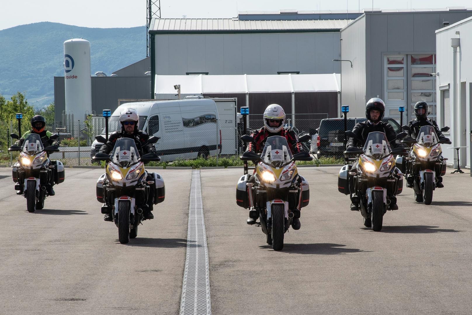 Bilder von der nun offiziell gegründeten Motorradstaffel.