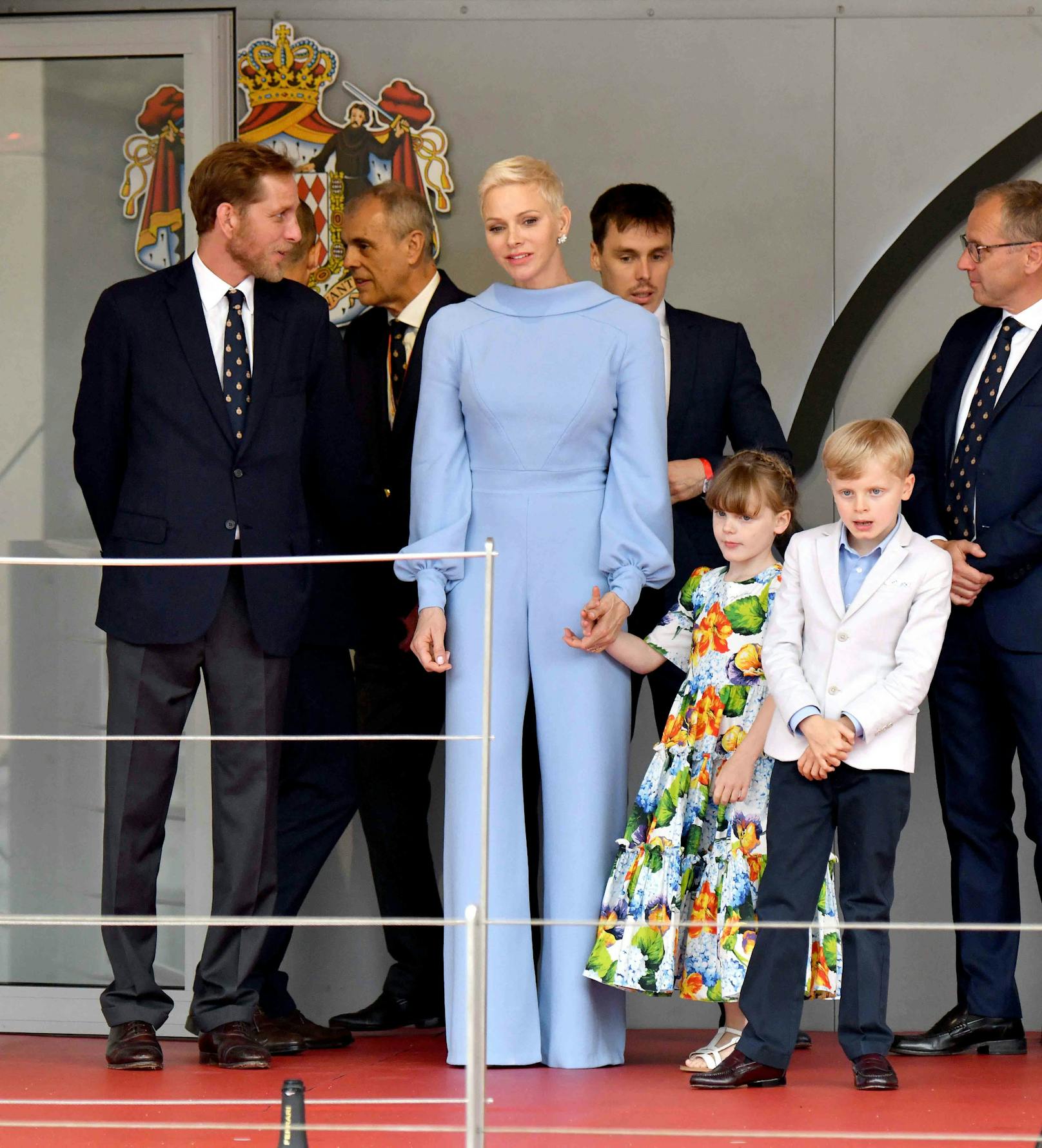 Charlène mit ihren Kindern. Die Fürstin zeigt sich seit langem wieder mehr in der Öffentlichkeit. Sie wirkt nicht mehr so traurig.