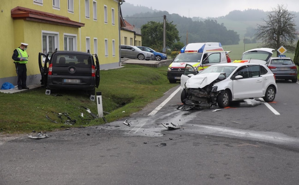 Beteiligt waren eine 57-Jährige, ein 27-Jähriger und ein 20-Jähriger.