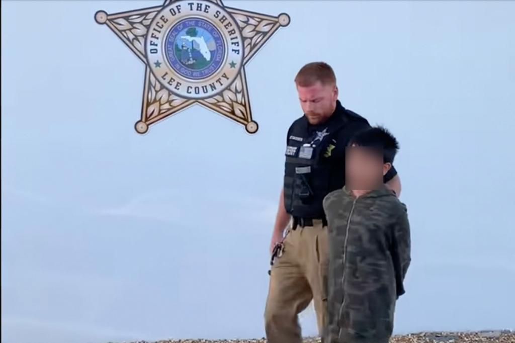 Die Polizei  hat ein Foto der Verhaftung des Bubs veröffentlicht.