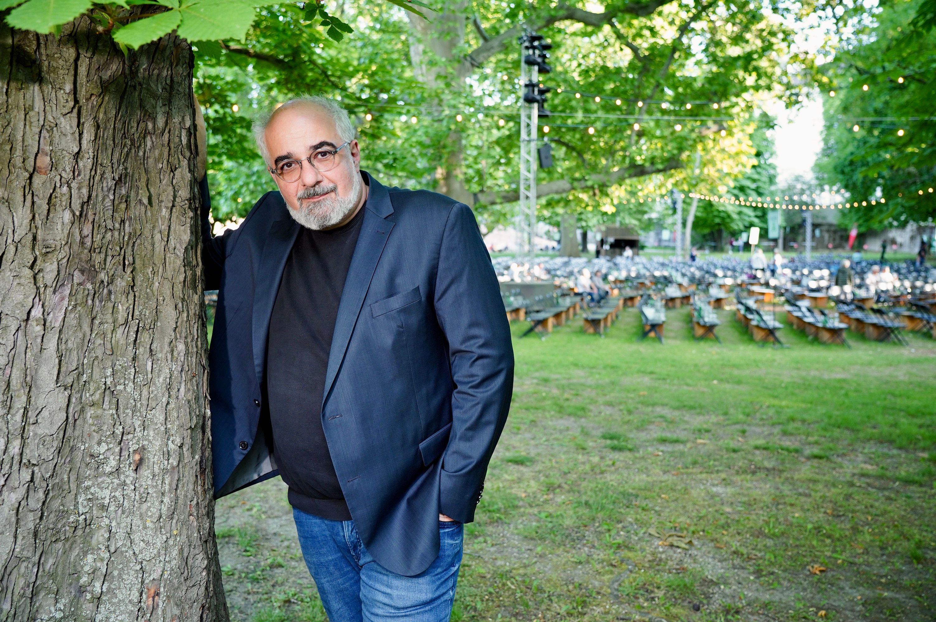 Wieder lach-fit: Michael Niavarani.