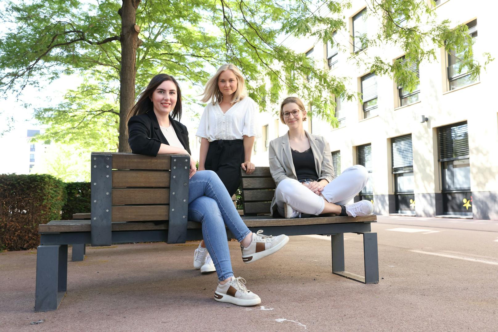 Klimapionierinnen Verena Mur (Wien Energie), Sabine Pum und Tijana Pavlovic (Wiener Stadtwerke) stellen das Projekt "Konzernübergreifendes Klimapionier*innen Trainee-Programm" vor.