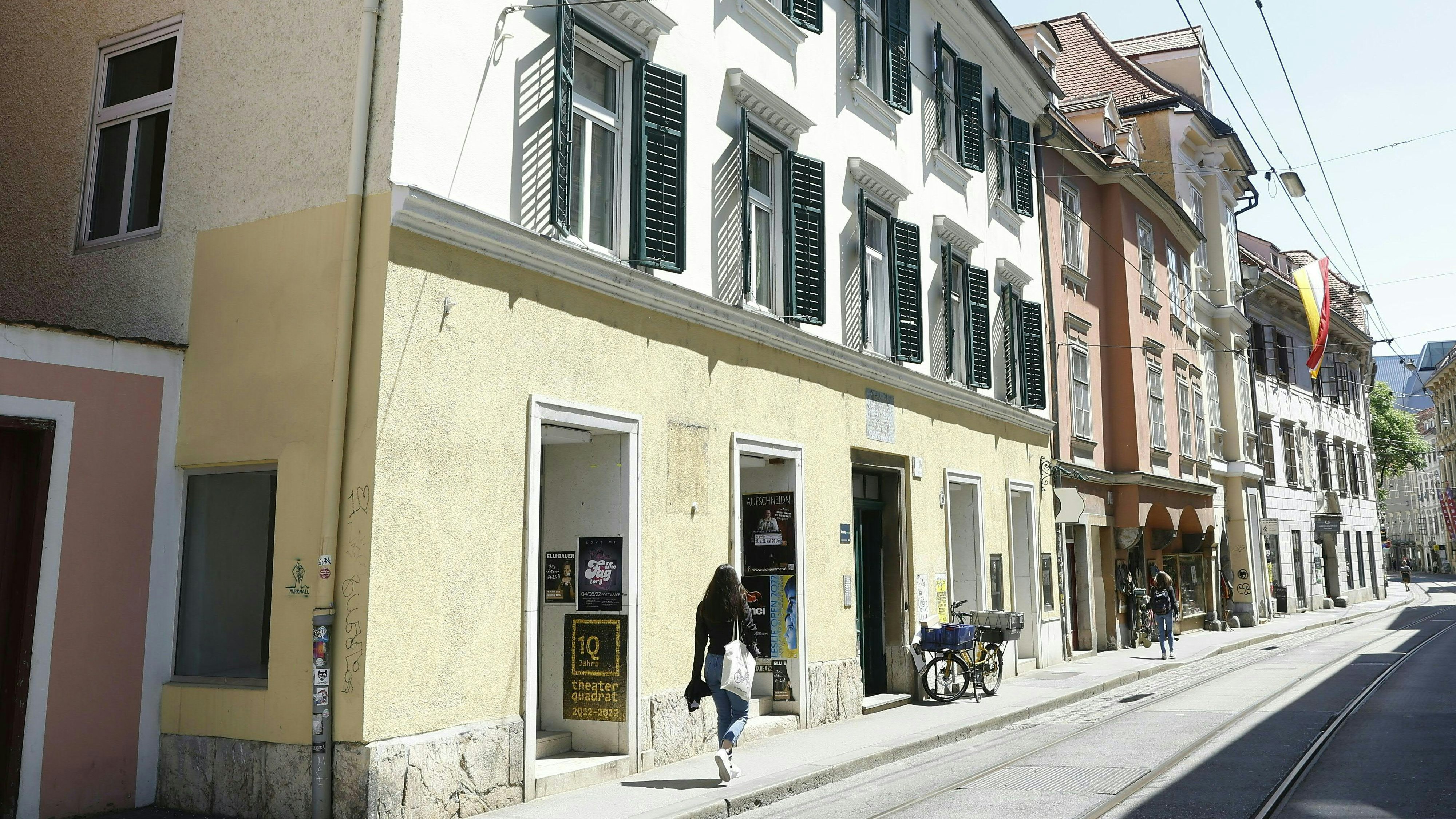 Download von www.picturedesk.com am 31.05.2022 (16:23).  ABD0078_20220531 - GRAZ - ÖSTERREICH: ZU APA0238 VOM 31.5.2022 - Ein fünfjähriges Kind ist am Dienstag, 31. Mai 2022 in Graz mit einem Messer attackiert und schwer verletzt worden. Die Tat wurde in einer Wohnung in der Grazer Innenstadt verübt. Im Bild: Der Wohnhaus in dem die Tat verübt wurde, aufgenommen am Dienstag, 31. Mai 2022 in Graz. - FOTO: APA/ERWIN SCHERIAU - 20220531_PD3085 - Rechteinfo: Rights Managed (RM)