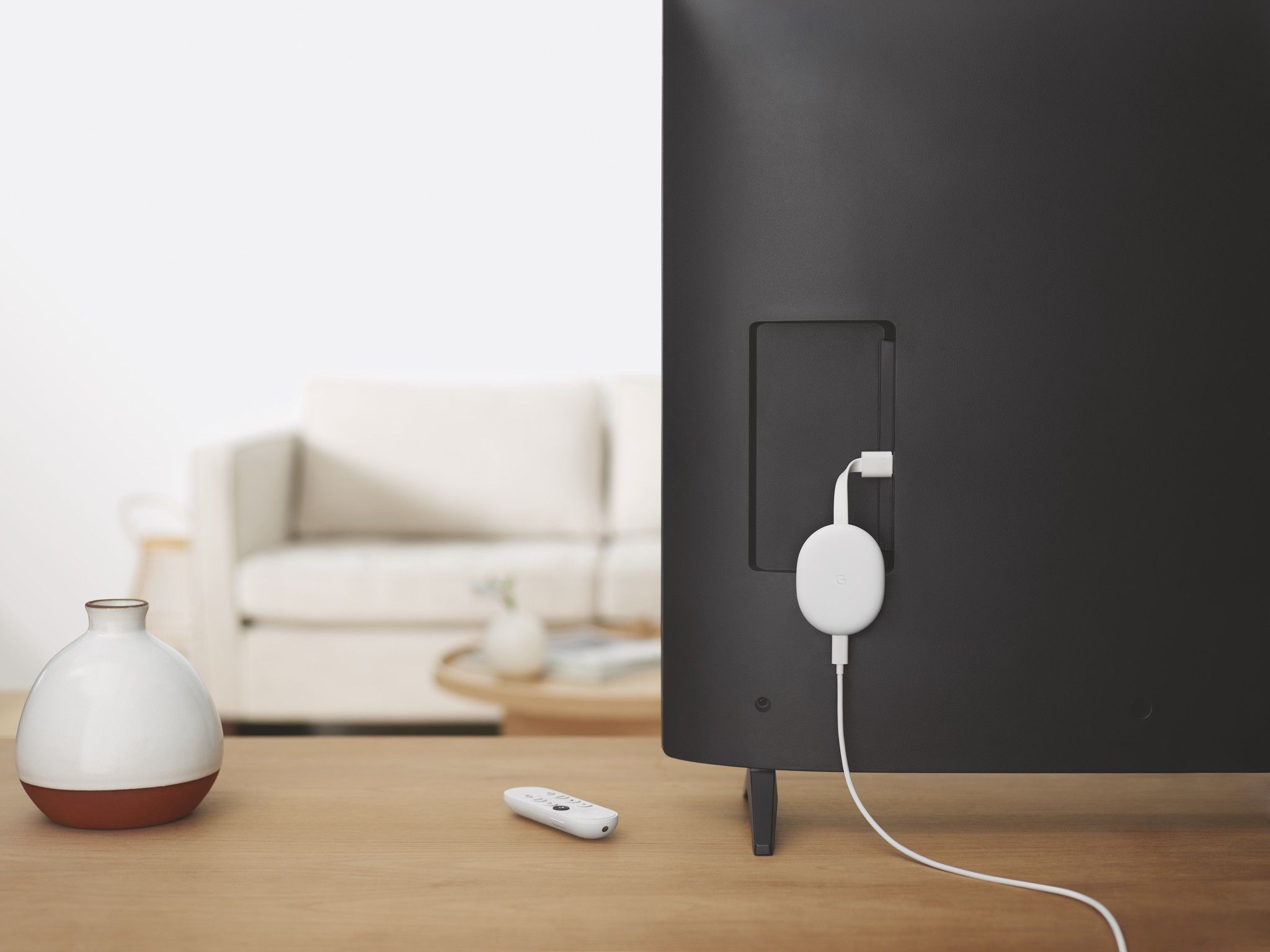 Dank des flachen Designs kann der TV-Puck einfach hinter dem Fernseher verstaut werden. 