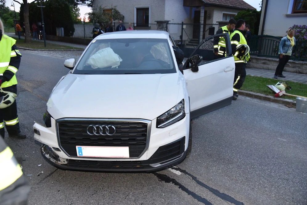 Der Lenker kam mit leichten Blessuren davon.