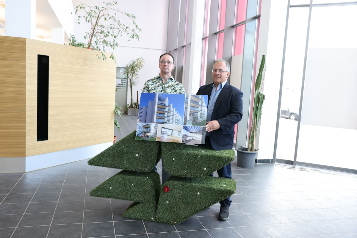 20220530 / klimapioniere thomas schmidt und martin maucha gwsg mit projekt thermische sanierung/pv/fernwärme für grösste gwsg wohnhausanlage / foto: sabine hertel / tageszeitung heute