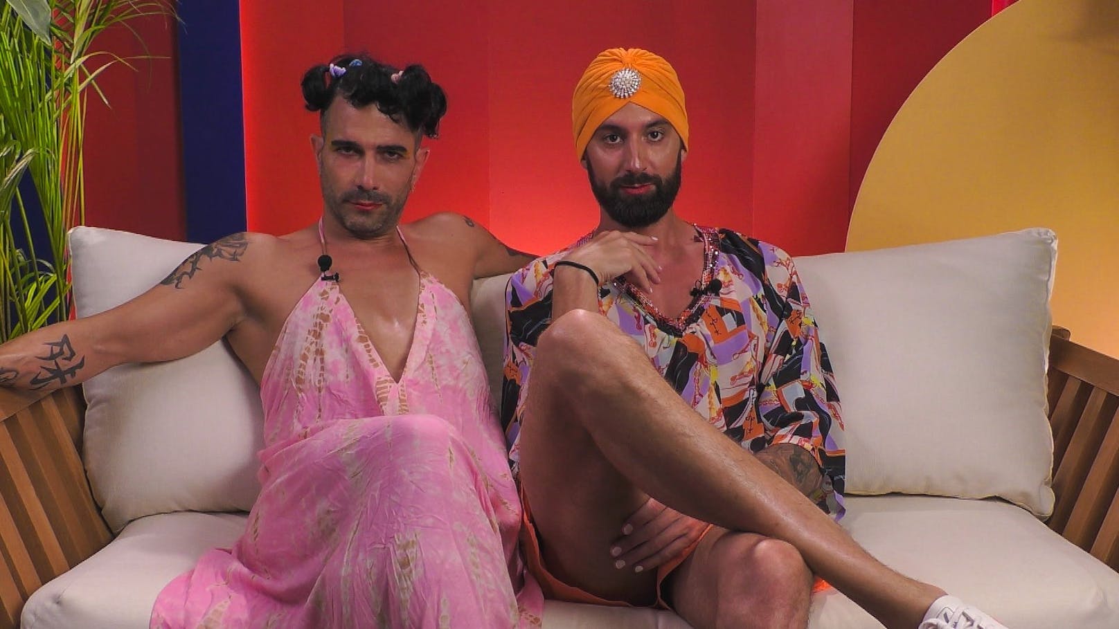 In der vierten Folge werden Marc und Sebastian zu Drag-Queens "Marciana und Sebastiana"
