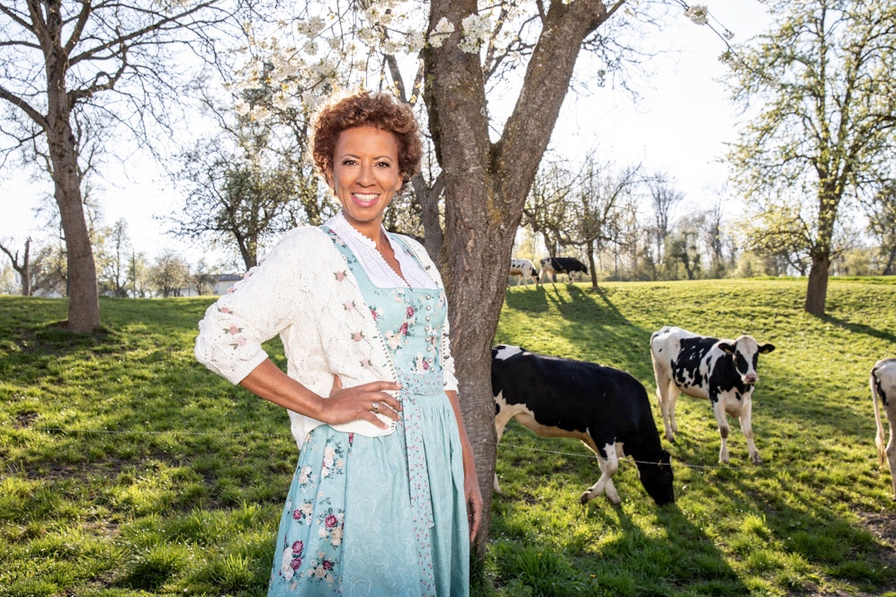 Arabella Kiesbauer ist auch dieses Jahr wieder der Amor der Bauern.