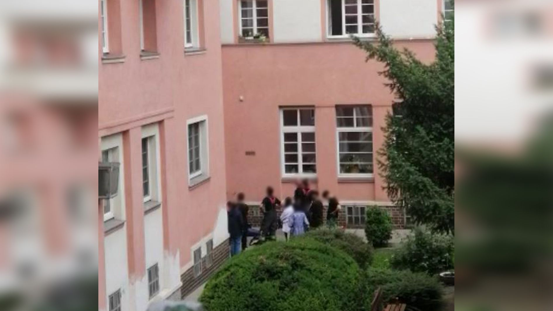 Der Favoritner erlitt einen Herzstillstand und wurde von einer Gruppe Jugendlicher wiederbelebt.