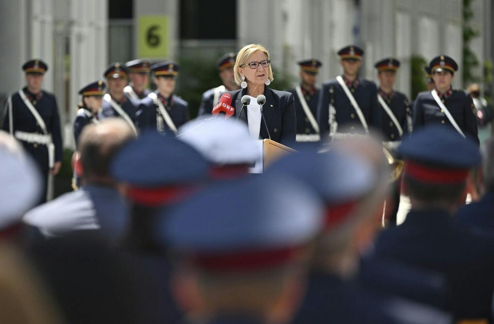 Johanna Mikl-Leitner begrüßte die 277 Polizisten in St. Pölten.