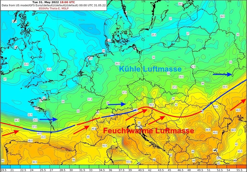 Eine Luftmassengrenze liegt quer über dem Alpenraum.