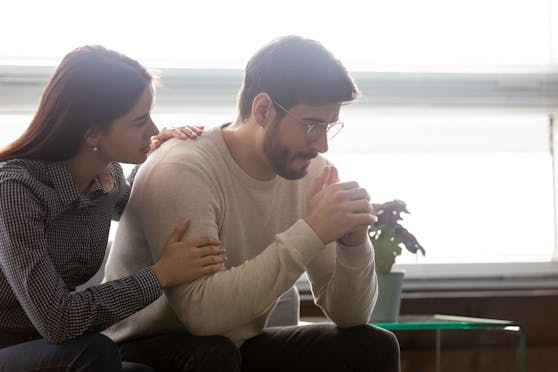 Verliebt, verlobt, verheiratet und verstorben? Unglück in der Liebe kann manche Männer auf ganz negative Weise treffen.