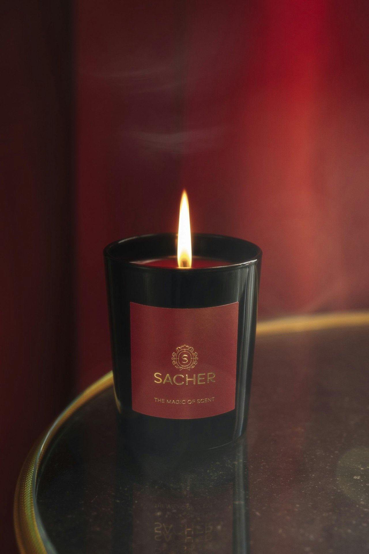Heute.at - Sacher sieht rot: Kult-Hotel kreiert Duftkerze