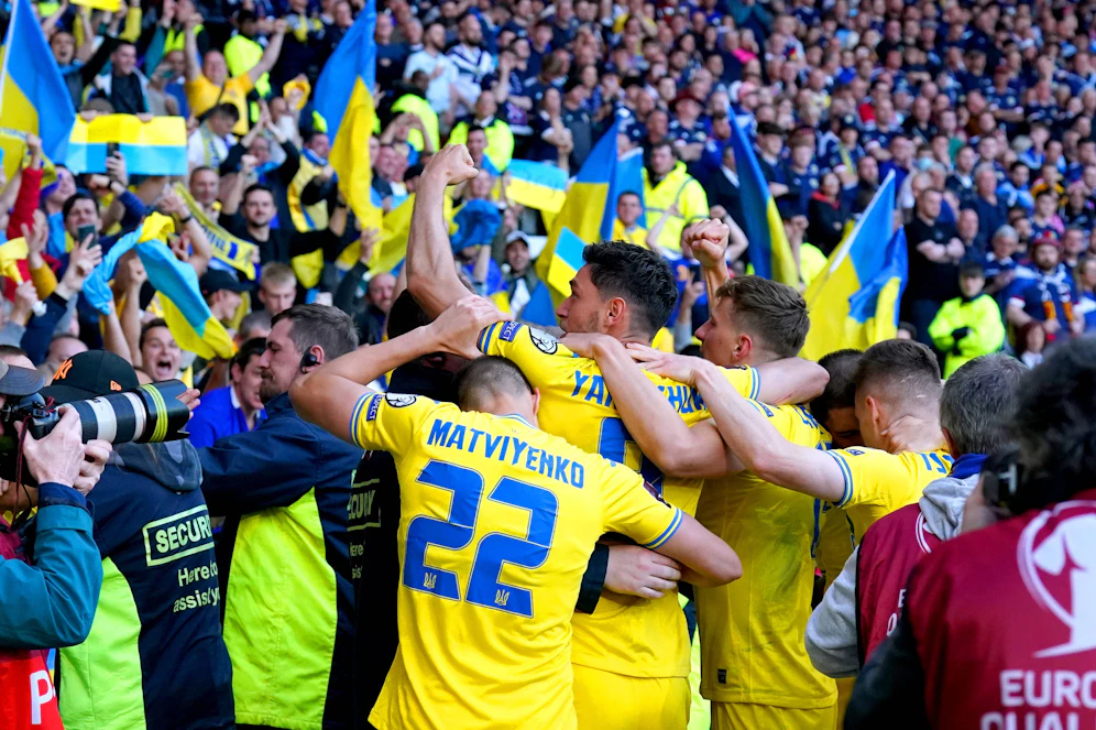 Die Ukraine-Spieler jubeln über den Sieg gegen Schottland