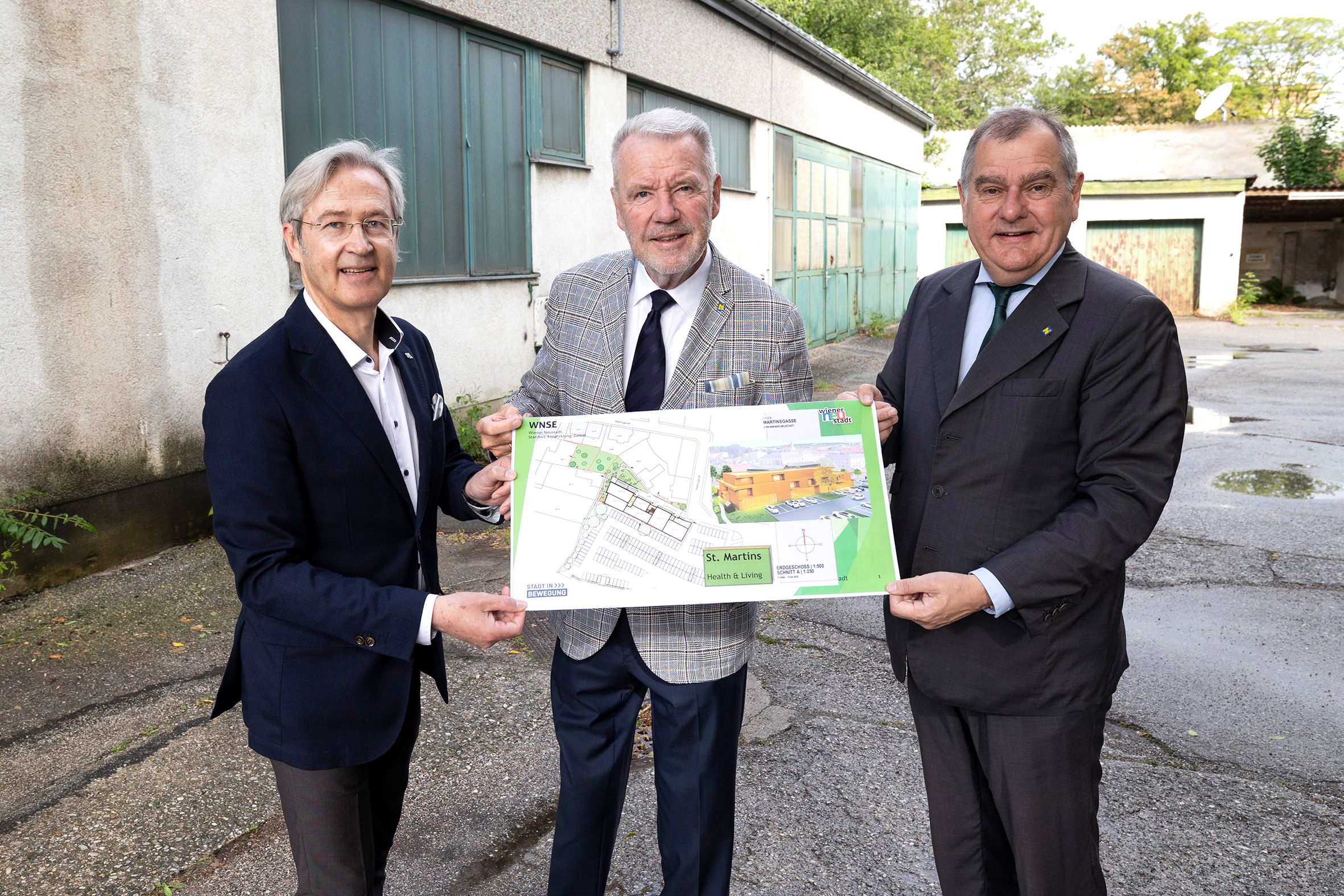 Stadtbaudirektor Manfred Korzil, Bürgermeister Klaus Schneeberger und Infrastruktur-Stadtrat Franz Dinhobl am Areal in der Martinsgasse.