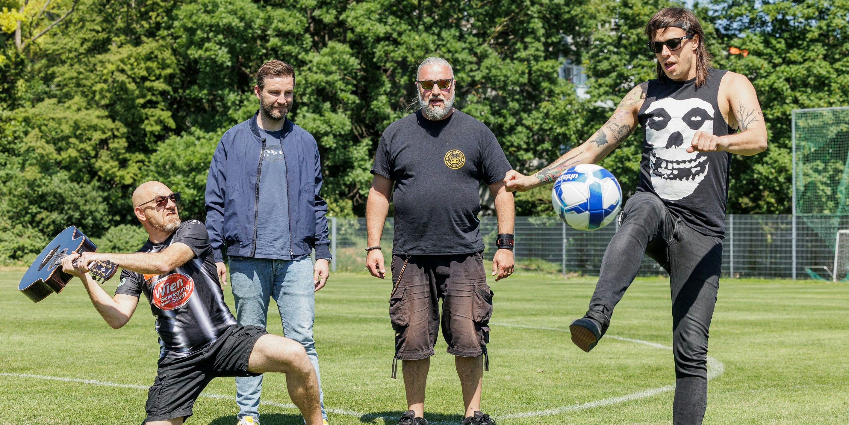 Von links: Initiator Roman Gregory und die Kicker Josh, Georgij Makazaria (Russkaja) sowie Marco Pogo