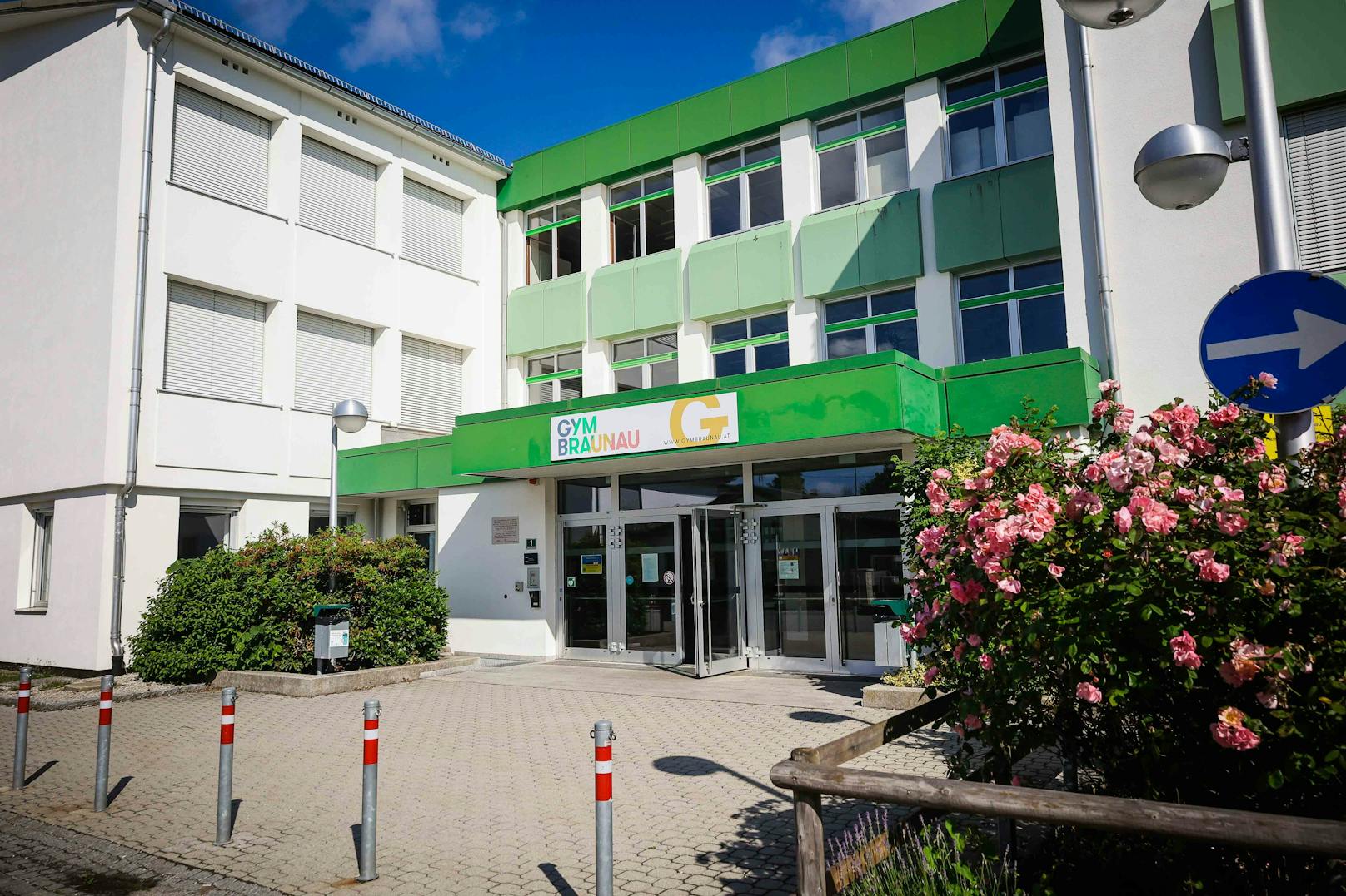 Ein Drogensüchtiger ist in ein Gymnasium in Braunau eingedrungen.