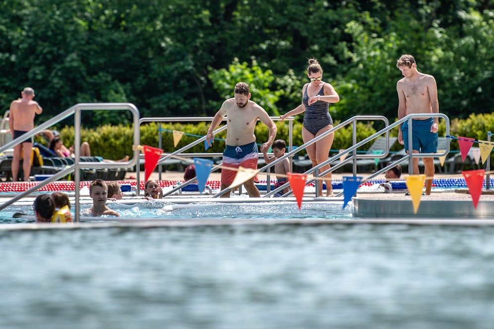 Auch in Österreich dürfen sich Freibad-Fans auf Temperaturen über 30 Grad freuen. 