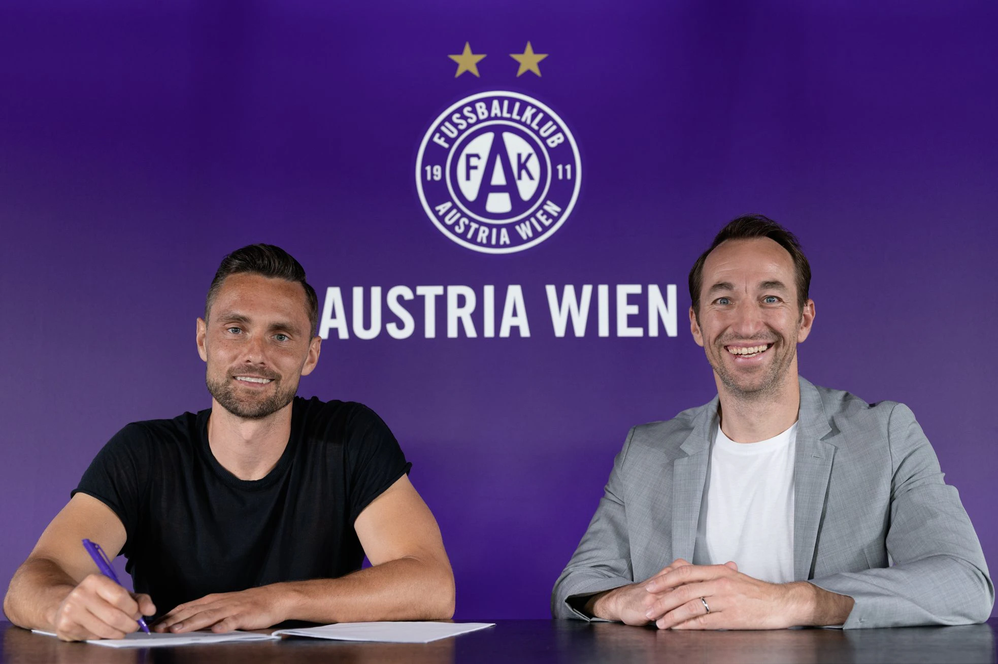 James Holland kehrt zu den Veilchen zurück