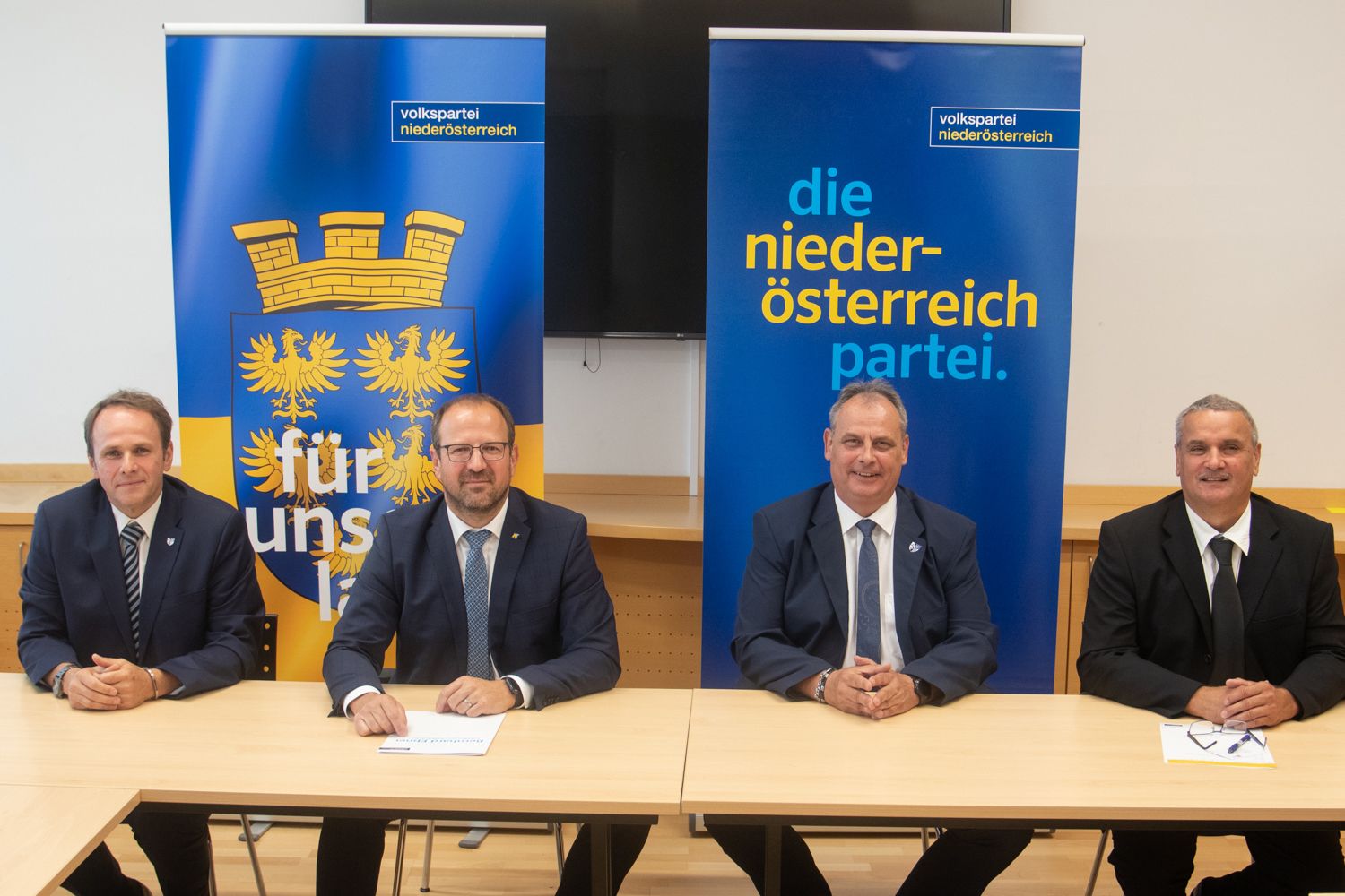 Vizebürgermeister Rudolf Grill (Bürgerliste GO7), VPNÖ-Landesgeschäftsführer Bernhard Ebner, Bürgermeister Walter Seehofer (Volkspartei Obersiebenbrunn), GGR Heinrich Brandstetter (Bürgerliste LOS)